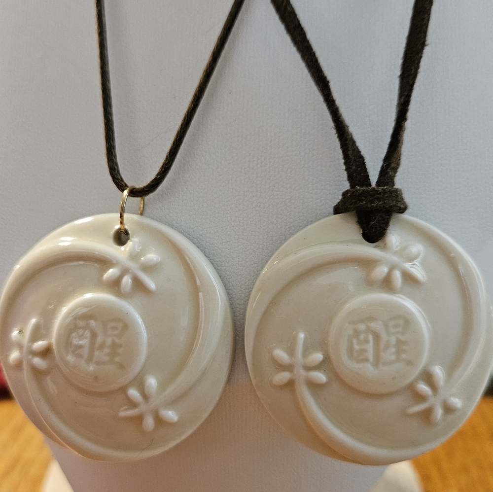 Carved White Ceramic Pendant Necklace Choose One With Which Chain You Want - Picture 4 of 16